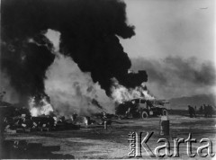 1.01.1945, St Denijs Westerm k/ Gandawy, Belgia.
Lotnisko sił alianckich zbombardowane przez Niemców.
Fot. Jan Sianos, zbiory Ośrodka KARTA, udostępnili Scholastyka i Jerzy Królowie

