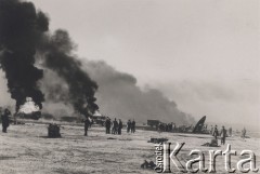 1.01.1945, St Denijs Westrem k/Gandawy, Belgia.
Lotnisko polskiego Skrzydła Myśliwskiego zbombardowane przez Niemców.
Fot. Jan Sianos, zbiory Ośrodka KARTA, kolekcję Sylwestra Patoki udostępnił Piotr Trąbiński.   
 
