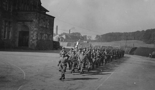 1940-1944, Carron School, Wielka Brytania.
Żołnierze 12 Batalionu Łączności I Korpusu Polskiego.
Fot. zbiory Ośrodka KARTA, kolekcję Stanisława Zalewskiego udostępnił Leszek Bartnicki


