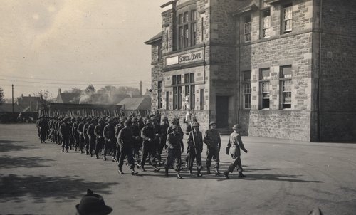 1940-1944, Carron School, Wielka Brytania.
Żołnierze 12 Batalionu Łączności I Korpusu Polskiego.
Fot. zbiory Ośrodka KARTA, kolekcję Stanisława Zalewskiego udostępnił Leszek Bartnicki


