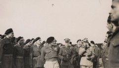 1940-1944, Wielka Brytania.
Marszałek Bernard Montgomery z wizytą u żołnierzy I Korpusu Polskiego.
Fot. zbiory Ośrodka KARTA, kolekcję Stanisława Zalewskiego udostępnił Leszek Bartnicki


