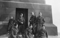 1940-1944, Wielka Brytania.
Żołnierze 12 Batalionu Łączności I Korpusu Polskiego.
Fot. zbiory Ośrodka KARTA, kolekcję Stanisława Zalewskiego udostępnił Leszek Bartnicki


