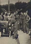 1940-1944, Wielka Brytania.
Żołnierze 12 Batalionu Łączności I Korpusu Polskiego, trzeci od prawej stoi Stanisław Zalewski.
Fot. zbiory Ośrodka KARTA, kolekcję Stanisława Zalewskiego udostępnił Leszek Bartnicki


