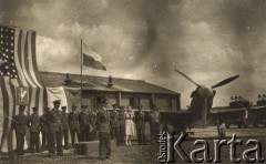 Maj 1943, Wielka Brytania.
 Święto Dywizjonu 303.
Fot. NN, zbiory Ośrodka KARTA, kolekcję Sylwestra Patoki udostępnił Piotr Trąbiński
   
