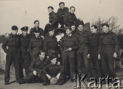 1942-1944, Wielka Brytania.
 Lotnicy Dywizjonu 303 lub 308.
Fot. NN, zbiory Ośrodka KARTA, kolekcję Sylwestra Patoki udostępnił Piotr Trąbiński
   
