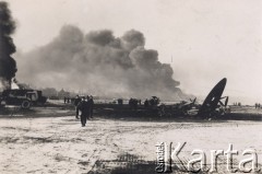 1.01.1945, St Denijs Westrem k.Gandawy, Belgia.
Lotnisko polskiego Skrzydła Myśliwskiego zbombardowane przez Niemców.
Fot. NN, zbiory Ośrodka KARTA, kolekcję Sylwestra Patoki udostępnił Piotr Trąbiński
 
