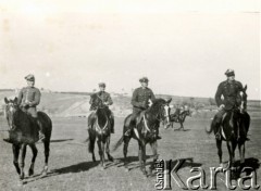 Lata 30., Trembowla, województwo tarnopolskie, Polska.
9 Pułk Ułanów Małopolskich.
Fot. zbiory Ośrodka KARTA, Pogotowie Archiwalne [PA_016], przekazała Urszula Drobniak