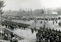 1934, Trembowla, województwo tarnopolskie, Polska.
9 Pułk Ułanów Małopolskich. Pułk w czasie mszy polowej.
Fot. zbiory Ośrodka KARTA, Pogotowie Archiwalne [PA_016], przekazała Urszula Drobniak