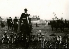 30.10.1934, Chorostków, województwo tarnopolskie, Polska.
Bieg myśliwski.
Fot. zbiory Ośrodka KARTA, Pogotowie Archiwalne [PA_016], przekazała Urszula Drobniak