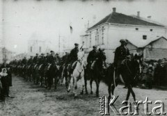 1933, Polska.
9 Pułk Ułanów Małopolskich. Defilada 2 szwadronu.
Fot. zbiory Ośrodka KARTA, Pogotowie Archiwalne [PA_016], przekazała Urszula Drobniak