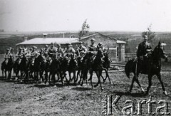 1936, Trembowla, województwo tarnopolskie, Polska.
9 Pułk Ułanów Małopolskich. Pluton trębaczy.
Fot. zbiory Ośrodka KARTA, Pogotowie Archiwalne [PA_016], przekazała Urszula Drobniak