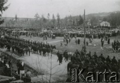 1935, Polska.
9 Pułk Ułanów Małopolskich. Pułk w czasie mszy polowej.
Fot. zbiory Ośrodka KARTA, Pogotowie Archiwalne [PA_016], przekazała Urszula Drobniak