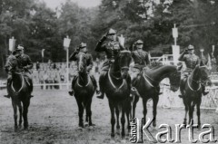 1928, Warszawa, Polska.
Międzynarodowe zawody konne. Ppłk. Karol Rómmel na czele polskiej ekipy.
Fot. zbiory Ośrodka KARTA, Pogotowie Archiwalne [PA_016], przekazała Urszula Drobniak