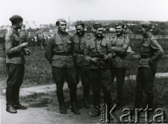 16.08.1937, Trembowla, województwo tarnopolskie,  Polska.
9 Pułk Ułanów Małopolskich. Podchorążowie rezerwy.
Fot. zbiory Ośrodka KARTA, Pogotowie Archiwalne [PA_016], przekazała Urszula Drobniak