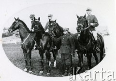 1933, Trembowla, województwo tarnopolskie, Polska.
9 Pułk Ułanów Małopolskich. Zawody konne Pułku.
Fot. zbiory Ośrodka KARTA, Pogotowie Archiwalne [PA_016], przekazała Urszula Drobniak