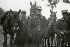 1933, Polska.
9 Pułk Ułanów Małopolskich. Na ćwiczeniach letnich.
Fot. zbiory Ośrodka KARTA, Pogotowie Archiwalne [PA_016], przekazała Urszula Drobniak