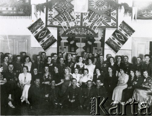 01.02.1938, Trembowla, województwo tarnopolskie, Polska.
9 Pułk Ułanów Małopolskich. Zabawa podoficerów 9 Pułku i 54 Pułku Piechoty Strzelców Kresowych z Tarnopola.
Fot. zbiory Ośrodka KARTA, Pogotowie Archiwalne [PA_016], przekazała Urszula Drobniak