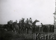 26.06.1931, Tarnopol, Polska.
Międzynarodowe zawody konne.
Fot. zbiory Ośrodka KARTA, Pogotowie Archiwalne [PA_016], przekazała Urszula Drobniak
