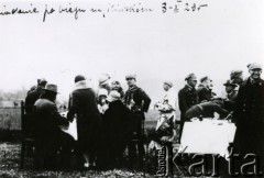 1929, Trembowla, województwo tarnopolskie, Polska.
9 Pułk Ułanów Małopolskich. W środku zastępca pułku mjr Hilary Konak.
Fot. zbiory Ośrodka KARTA, Pogotowie Archiwalne [PA_016], przekazała Urszula Drobniak