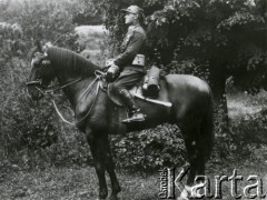 1934, Trembowla, województwo tarnopolskie, Polska.
9 Pułk Ułanów Małopolskich. Plutonowy Edward Bielawski.
Fot. zbiory Ośrodka KARTA, Pogotowie Archiwalne [PA_016], przekazała Urszula Drobniak