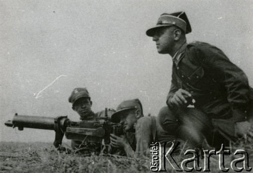 1933, Polska.
9 Pułk Ułanów Małopolskich. Stanowisko ckm.
Fot. zbiory Ośrodka KARTA, Pogotowie Archiwalne [PA_016], przekazała Urszula Drobniak