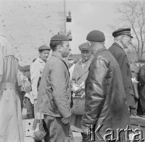 1965, Warszawa, Polska.
Targ ze zwierzętami.
Fot. Bogdan Łopieński, zbiory Ośrodka KARTA