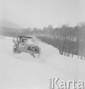 Lata 60., Bieszczady, Polska.
Odśnieżanie.
Fot. Bogdan Łopieński, zbiory Ośrodka KARTA