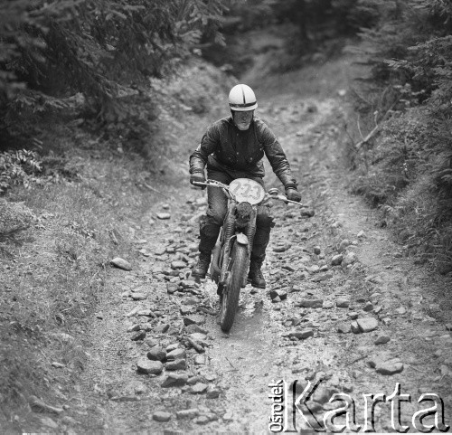 Ok. 1967, Polska.
Rajd motocyklowy, tzw. 