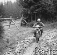 Ok. 1967, Polska.
Rajd motocyklowy, tzw. 