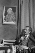 Lata 80., Warszawa, Polska.
Spotkanie z Lechem Wałęsą w Klubie Inteligencji Katolickiej.
Fot. Bogdan Łopieński, zbiory Ośrodka KARTA