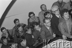 Lata 80., Warszawa, Polska.
Spotkanie z Lechem Wałęsą w Klubie Inteligencji Katolickiej.
Fot. Bogdan Łopieński, zbiory Ośrodka KARTA