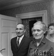 Lata 60., Polska.
Goście zgromadzeni na weselu.
Fot. Bogdan Łopieński, zbiory Ośrodka KARTA