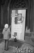 Po 16.10.1978, Wadowice, woj. krakowskie, Polska.
Dekoracja z okazji wyboru Karola Wojtyły na papieża. 
Fot. Bogdan Łopieński, zbiory Ośrodka KARTA