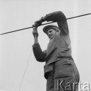 1967, Pożóg, woj. lubelskie, Polska.
Elektryfikacja kolei na odcinku Warszawa-Lublin.
Fot. Bogdan Łopieński, zbiory Ośrodka KARTA