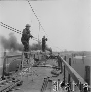 1967, Pożóg, woj. lubelskie, Polska.
Elektryfikacja kolei na odcinku Warszawa-Lublin.
Fot. Bogdan Łopieński, zbiory Ośrodka KARTA