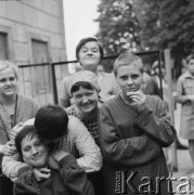 1967, Otwock Wielki, woj. mazowieckie, Polska.
Wychowanki poprawczaka.
Fot. Bogdan Łopieński, zbiory Ośrodka KARTA