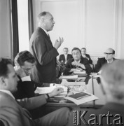 Lata 60.-70., Polska.
Wykład fizyka Włodzimierza Daniewskiego.
Fot. Bogdan Łopieński, zbiory Ośrodka KARTA