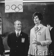 1968, Warszawa, Polska.
Sztangista Waldemar Baszanowski i lekkoatletka Irena Szewińska podczas uroczystości powitania polskich olimpijczyków po powrocie z Igrzysk Olimpijskich w Meksyku.
Fot. Bogdan Łopieński, zbiory Ośrodka KARTA