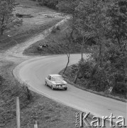 Lata 70., Polska.
Rajd samochodowy. Na fotografii samochód BMW 02.
Fot. Bogdan Łopieński, zbiory Ośrodka KARTA
