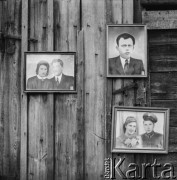 1967, Krzyże, woj. olsztyńskie, Polska.
Wystawa fotografii przygotowana przez warszawskich artystów przebywających w Krzyżach na wakacjach.
Fot. Bogdan Łopieński, zbiory Ośrodka KARTA