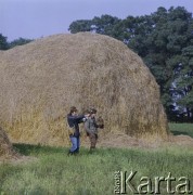 Lata 60., Polska.
Sokolnicy.
Fot. Bogdan Łopieński, zbiory Ośrodka KARTA