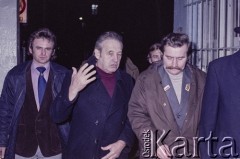 16.12.1980, Gdańsk, woj. gdańskie, Polska.
Odłonięcie Pomnika Poległych Stoczniowców 1970. Od prawej Lech Wałęsa i Andrzej Wajda, w tle Mieczysław Wachowski.
Fot. Bogdan Łopieński, zbiory Ośrodka KARTA