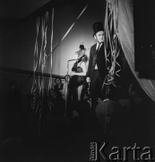1970, Kraków, woj. krakowskie, Polska.
Występ Piotra Skrzyneckiego w Piwnicy pod Baranami.
Fot. Bogdan Łopieński, zbiory Ośrodka KARTA