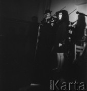 1970, Kraków, woj. krakowskie, Polska.
Występ Ewy Demarczyk w Piwnicy pod Baranami.
Fot. Bogdan Łopieński, zbiory Ośrodka KARTA