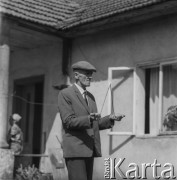1967, woj. rzeszowskie, Polska.
Różdżkarz.
Fot. Bogdan Łopieński, zbiory Ośrodka KARTA