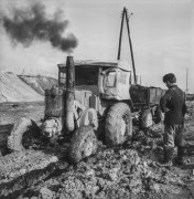 1966, Polska.
Traktor.
Fot. Bogdan Łopieński, zbiory Ośrodka KARTA