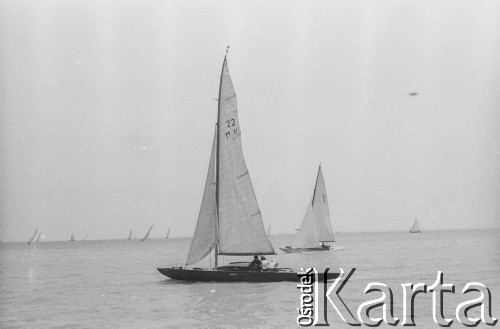 Lata 60.-70., Polska.
Żaglówka na Mazurach.
Fot. Bogdan Łopieński, zbiory Ośrodka KARTA