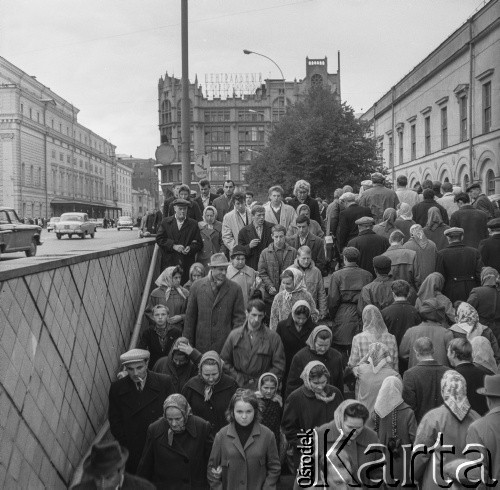 1965, Moskwa, ZSRR.
Zejście do przejścia podziemnego.
Fot. Bogdan Łopieński, zbiory Ośrodka KARTA