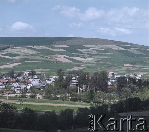 Lata 60., Tylicz, woj. krakowskie, Polska.
Widok miasteczka.
Fot. Bogdan Łopieński, zbiory Ośrodka KARTA