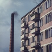 Lata 60., Polska.
Osiedle mieszkaniowe.
Fot. Bogdan Łopieński, zbiory Ośrodka KARTA